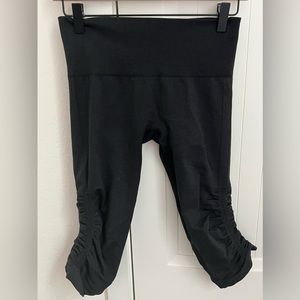 Lululemon black cropped leggings